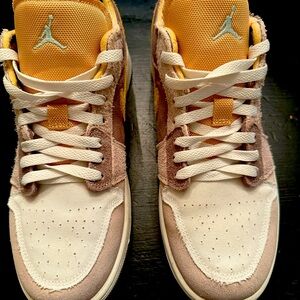 Air Jordan 1 Low SE Craft ( Taupe Haze / Mint Foam 8.5 like new